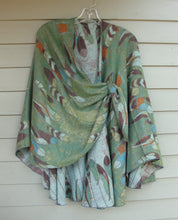 Load image into Gallery viewer, Cashmere Shawl - Reversible - Green Feathers #16